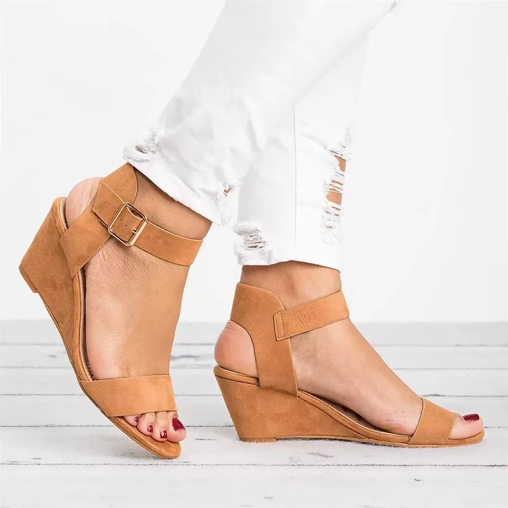 One-word Buckle Roman Heel Sandals